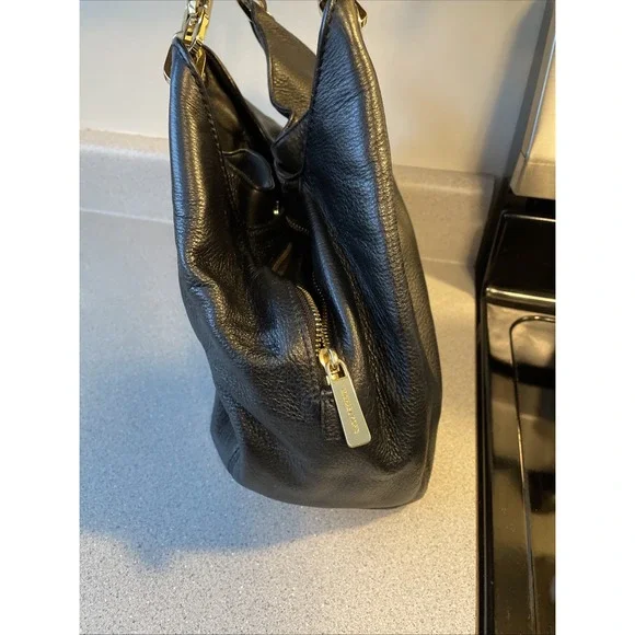 Michael Kors Relaxed Black Pebble Leather Chain Shoulder Bag – Metal Hardware - Picture 4 of 9